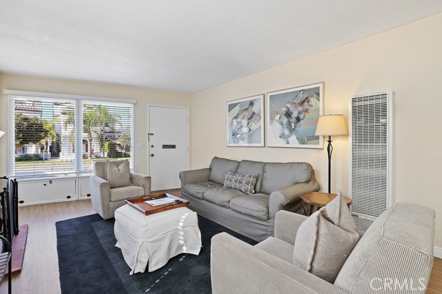 Detail Gallery Image 7 of 29 For 520 12th St, Huntington Beach,  CA 92648 - 2 Beds | 1 Baths