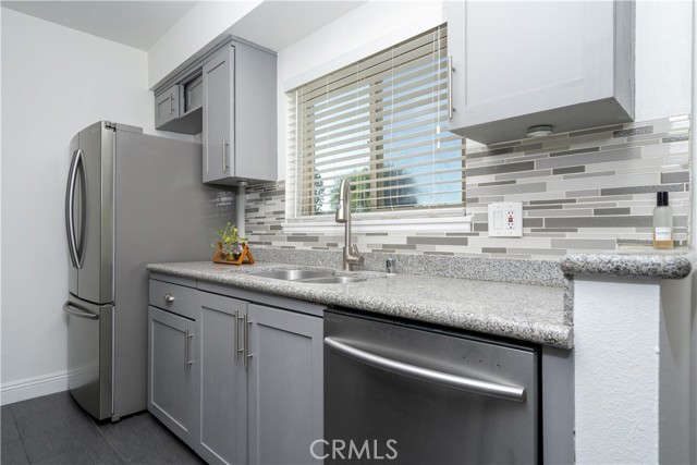 Detail Gallery Image 9 of 24 For 6041 Fountain Park St #9,  Woodland Hills,  CA 91367 - 2 Beds | 1 Baths