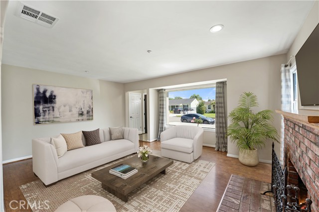 Detail Gallery Image 3 of 24 For 1451 N Catalina St, Burbank,  CA 91505 - 3 Beds | 2 Baths