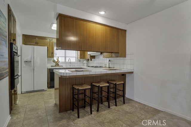 Detail Gallery Image 4 of 22 For 26822 Avenue of the Oaks, Newhall,  CA 91321 - 2 Beds | 2 Baths