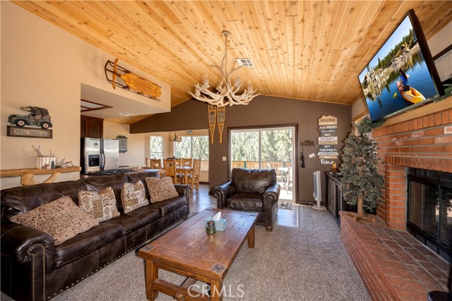 43850 Yosemite Drive, Big Bear Lake CA: https://media.crmls.org/medias/a27f76c5-5cc5-4323-842f-5ebfaaf11566.jpg