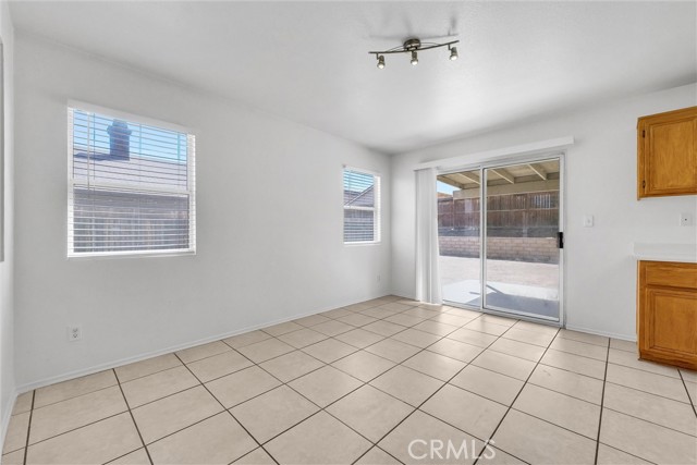 Detail Gallery Image 6 of 18 For 11719 Fern Pine, Victorville,  CA 92392 - 4 Beds | 2 Baths