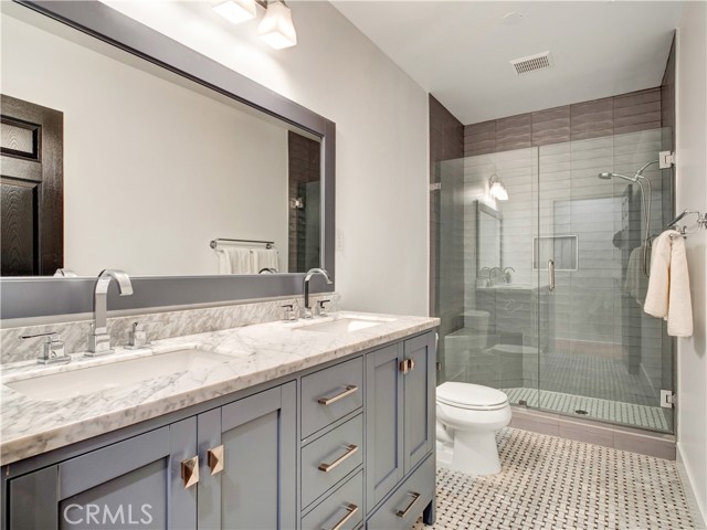 Detail Gallery Image 20 of 32 For 17961 Martha Street, Encino,  CA 91316 - 4 Beds | 3 Baths