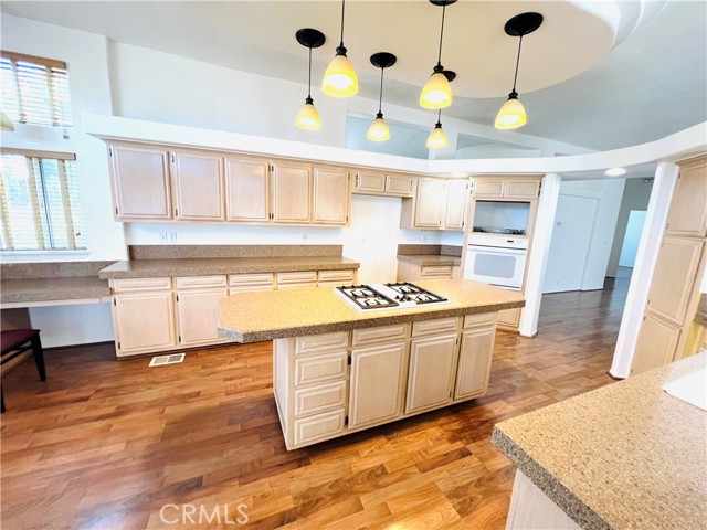38445 Via Taffia, Murrieta CA: https://media.crmls.org/medias/a28130f3-cd1f-4372-93b8-4b6e4abe3aaf.jpg
