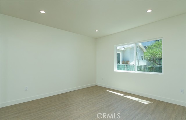 Detail Gallery Image 8 of 14 For 3214 Montrose Ave a,  Glendale,  CA 91214 - 2 Beds | 2 Baths