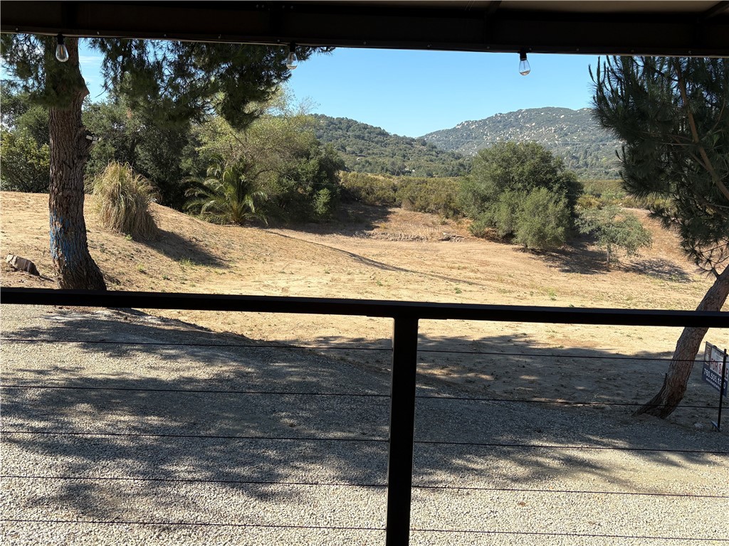https://media.crmls.org/medias/a2822e79-2a6a-4a8f-9616-7a03b5dacd7c.jpg?preset=X-Large