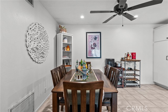 Detail Gallery Image 12 of 50 For 25736 Player Dr #R4,  Valencia,  CA 91355 - 2 Beds | 2 Baths