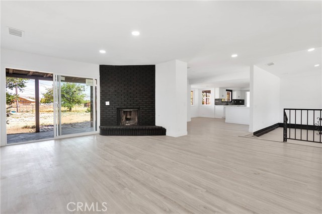 Detail Gallery Image 4 of 14 For 14855 Flathead Rd, Apple Valley,  CA 92307 - 5 Beds | 4 Baths