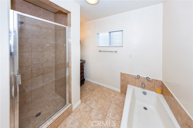 Detail Gallery Image 7 of 19 For 651 N Buena Vista St, Burbank,  CA 91505 - 2 Beds | 1 Baths