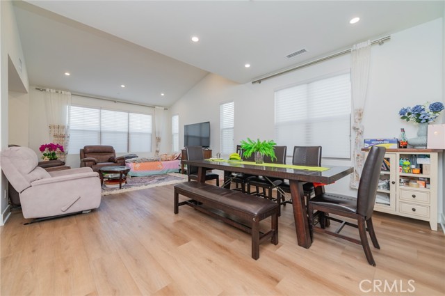 Detail Gallery Image 10 of 34 For 116 Imagination Trl, Irvine,  CA 92620 - 4 Beds | 3/1 Baths