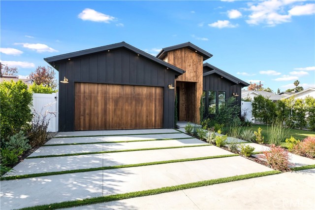 Detail Gallery Image 3 of 55 For 5323 Allott Ave, Sherman Oaks,  CA 91401 - 4 Beds | 4/1 Baths