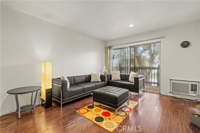 525 S Ardmore Ave, Los Angeles CA: https://media.crmls.org/medias/a2855cdb-895c-4900-bed1-106dfab7459b.jpg