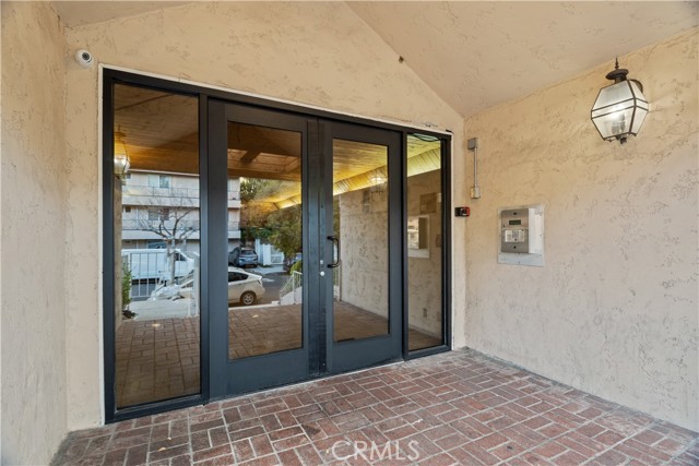 Detail Gallery Image 5 of 45 For 5135 Zelzah Ave #201,  Encino,  CA 91316 - 2 Beds | 2 Baths