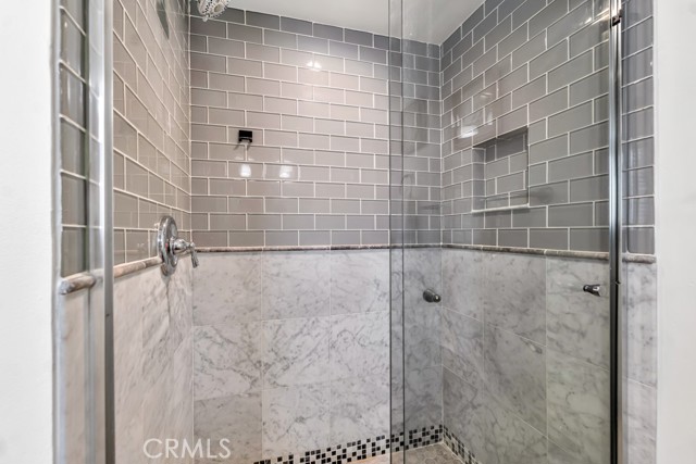 Detail Gallery Image 23 of 36 For 4221 W Sarah St #24,  Burbank,  CA 91505 - 2 Beds | 2/1 Baths