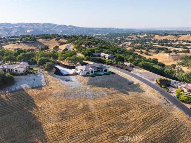 1755 Burnt Rock Way, Templeton CA: https://media.crmls.org/medias/a288b8cf-8bd8-4ddb-824d-cfb46bfc7361.jpg
