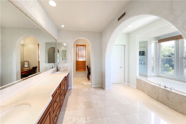 Detail Gallery Image 21 of 41 For 19 Palazzo, Newport Beach,  CA 92660 - 5 Beds | 4/1 Baths