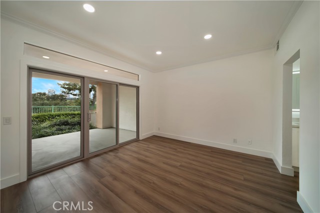 Detail Gallery Image 7 of 20 For 320 Villa Point, Newport Beach,  CA 92660 - 2 Beds | 2 Baths