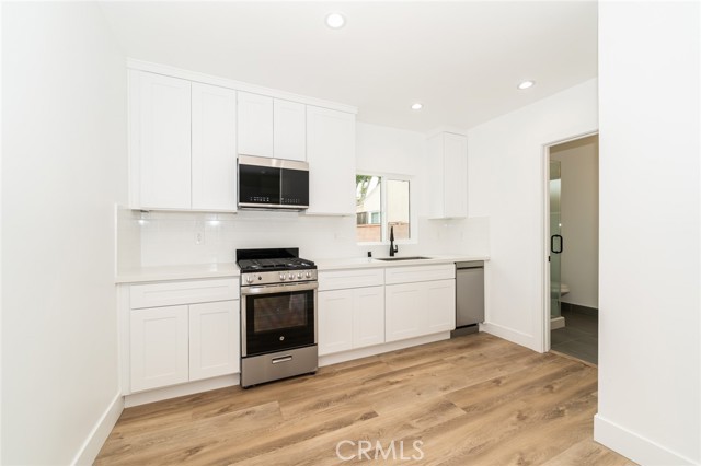 Detail Gallery Image 6 of 59 For 7020 Schroll St, Lakewood,  CA 90713 - 4 Beds | 4 Baths