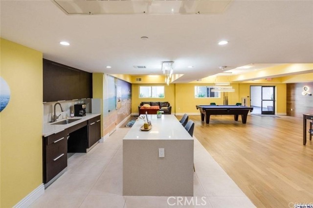 Detail Gallery Image 9 of 13 For 2939 Leeward Ave #420,  Los Angeles,  CA 90005 - 2 Beds | 2 Baths