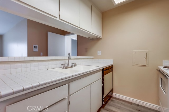 5585 E Pacific Coast, Long Beach CA: https://media.crmls.org/medias/a28aeac6-cd9b-4ec8-b93d-fae7094e409b.jpg