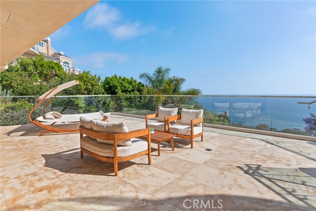 900 Gainsborough Drive, Laguna Beach CA: https://media.crmls.org/medias/a28afb82-1135-4d80-bce2-bc84a56cbe3a.jpg