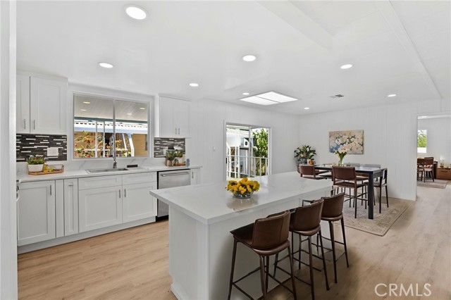 10200 Bolsa Ave, Westminster CA: https://media.crmls.org/medias/a28b3e41-fbe1-4d21-baac-46e0f61a0abf.jpg