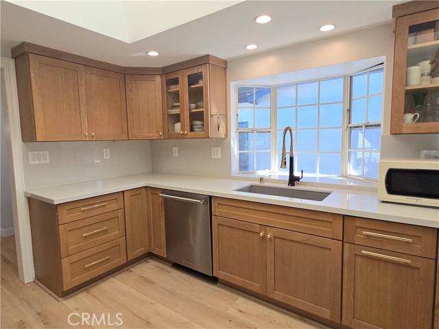 Detail Gallery Image 15 of 36 For 341 Avenida Atezada, Redondo Beach,  CA 90277 - 3 Beds | 2 Baths