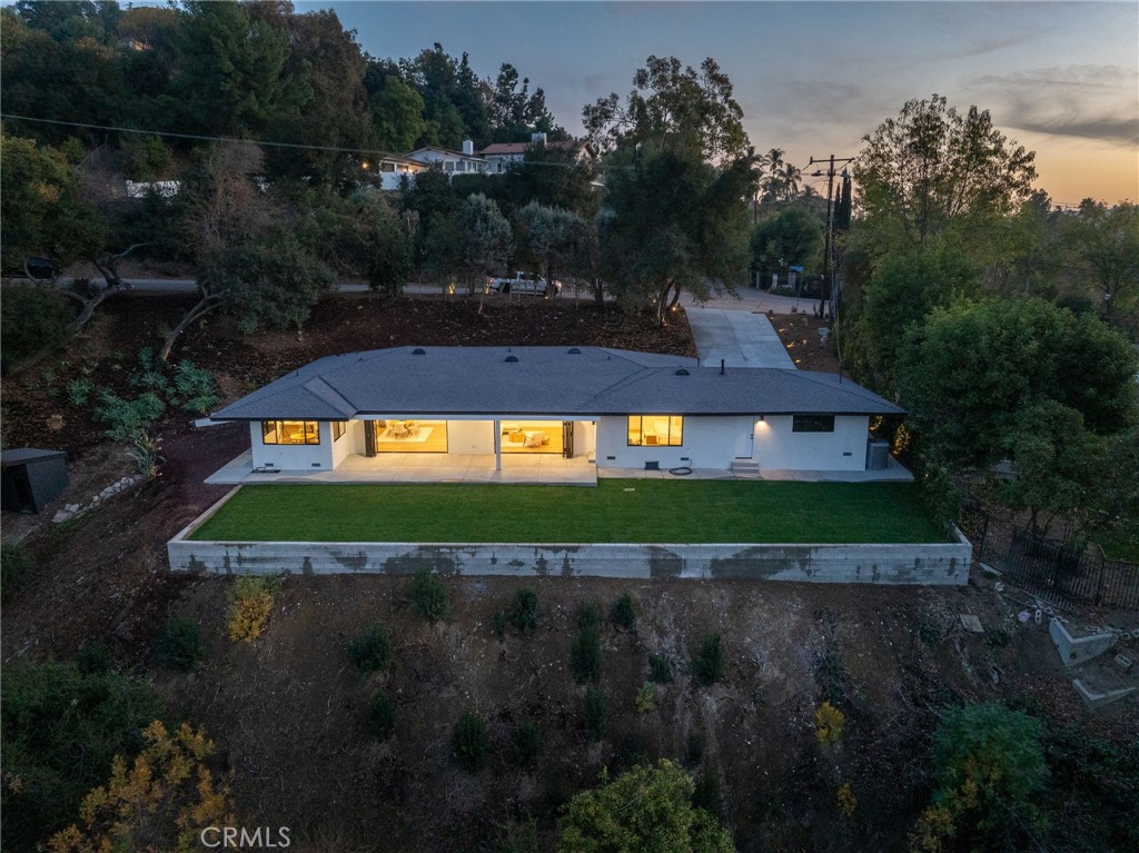 https://media.crmls.org/medias/a28c402d-faf7-4f3f-a6d3-214a54380a3c.jpg?preset=X-Large
