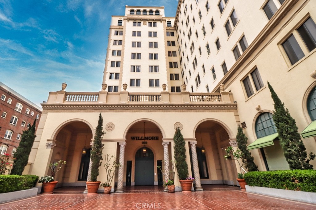 315 W 3rd Street #1006