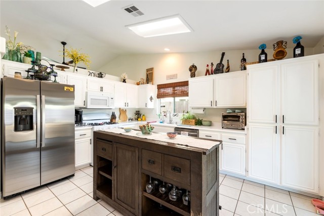 Detail Gallery Image 6 of 19 For 33268 via Chapparo, Temecula,  CA 92592 - 3 Beds | 2 Baths