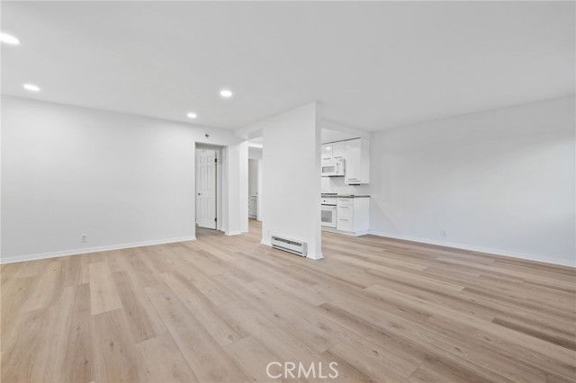 Detail Gallery Image 4 of 32 For 19132 Shoreline #2,  Huntington Beach,  CA 92648 - 1 Beds | 1 Baths