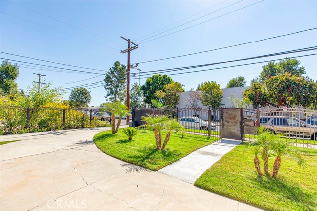 Detail Gallery Image 4 of 51 For 13427 Erwin St, Valley Glen,  CA 91401 - 3 Beds | 2 Baths