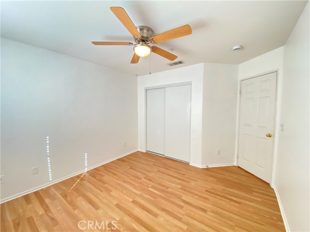 Image 17 of 21 For 15605 Lasselle Street 6