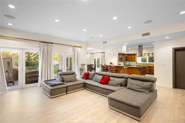 Detail Gallery Image 15 of 50 For 3331 Oakmont View Dr, Glendale,  CA 91208 - 5 Beds | 4/1 Baths