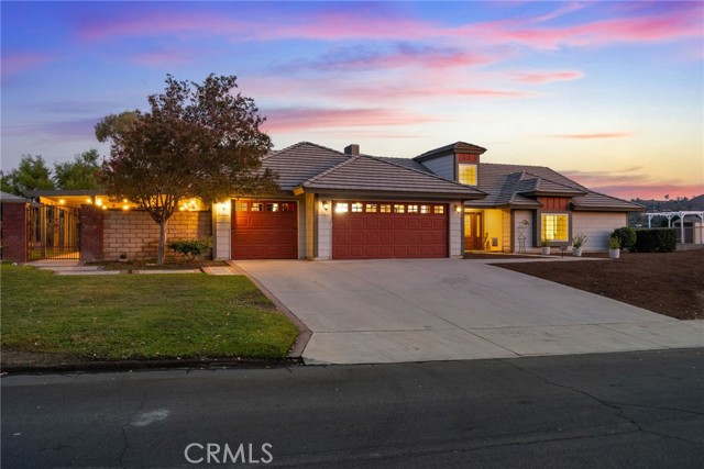 15725 Terraceview Court, Riverside CA: https://media.crmls.org/medias/a29260f9-96aa-4450-aeb6-d2f67f286185.jpg