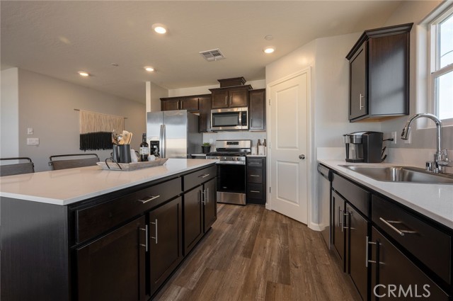 Detail Gallery Image 4 of 19 For 4777 Jema Way #11 B1,  Merced,  CA 95348 - 4 Beds | 2 Baths