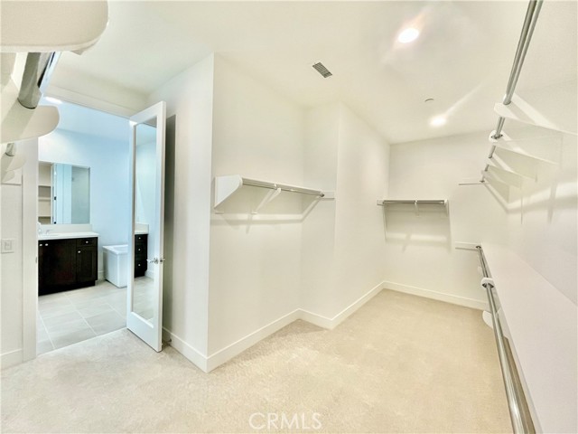 Detail Gallery Image 13 of 29 For 27526 Elderberry Dr, Valencia,  CA 91381 - 5 Beds | 5/1 Baths