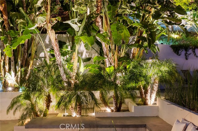 5265 Del Moreno Drive, Woodland Hills CA: https://media.crmls.org/medias/a2939db1-cc8e-41dc-a2b8-ade5996d59a6.jpg