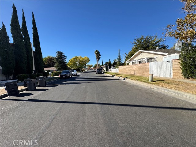 Detail Gallery Image 7 of 32 For 39643 Country Club Dr, Palmdale,  CA 93551 - 3 Beds | 2 Baths