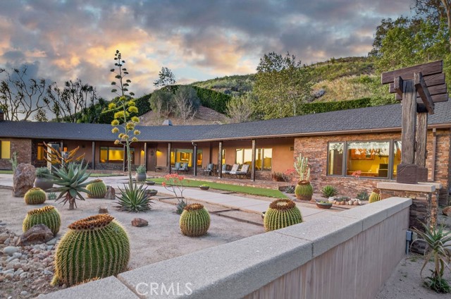 Detail Gallery Image 11 of 64 For 11159 Mcvine, Sunland,  CA 91040 - 4 Beds | 4 Baths