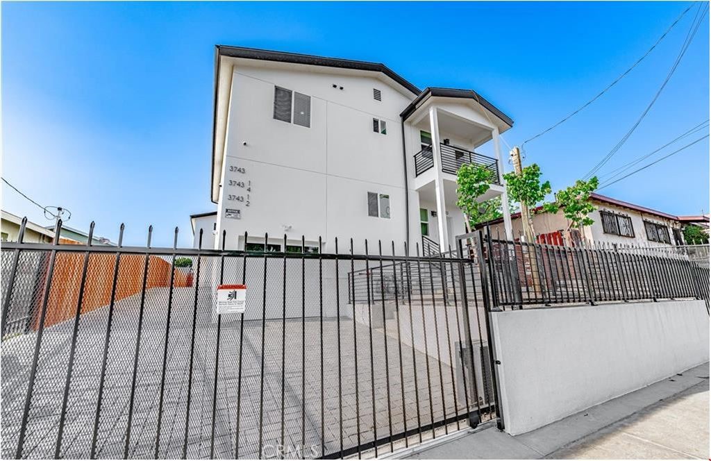 1/4 Lanfranco Street