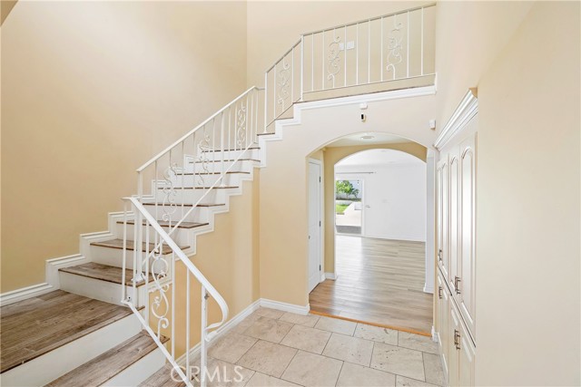 Detail Gallery Image 28 of 70 For 17211 Orozco St, Granada Hills,  CA 91344 - 5 Beds | 5/1 Baths