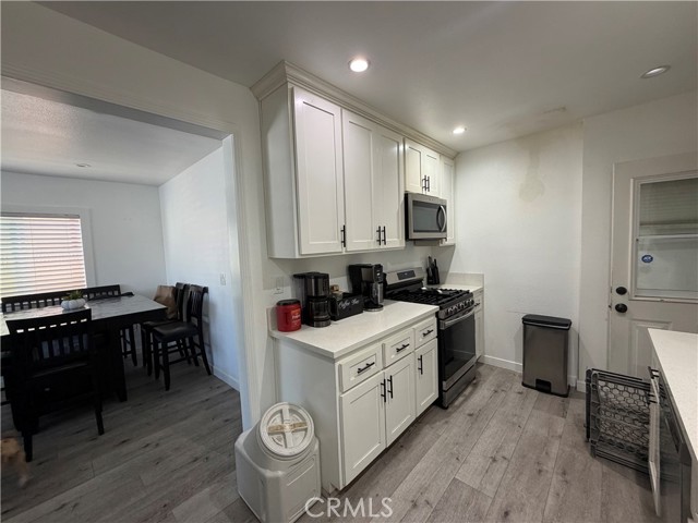 Detail Gallery Image 3 of 28 For 4622 W 156th, Lawndale,  CA 90260 - 3 Beds | 3 Baths