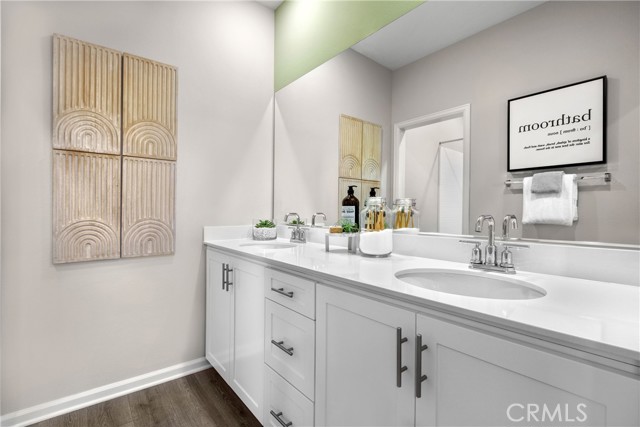 Detail Gallery Image 9 of 15 For 994 Hunter Trl, Vista,  CA 92081 - 3 Beds | 2/1 Baths