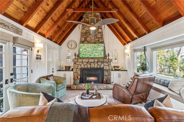 Detail Gallery Image 3 of 40 For 230 Maple, Lake Arrowhead,  CA 92352 - 3 Beds | 3 Baths