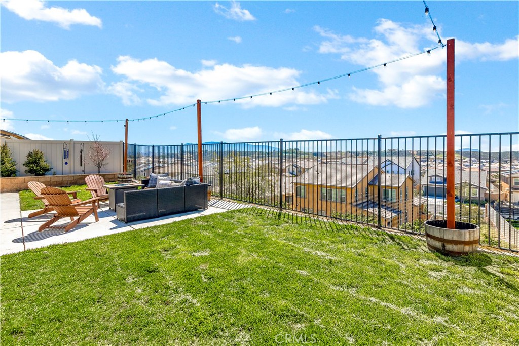 https://media.crmls.org/medias/a297c3d8-b3da-482c-8d12-562e2f104678.jpg?preset=X-Large