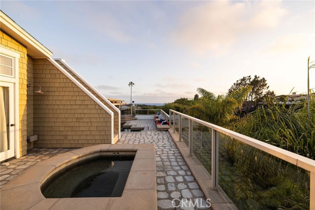 633 Rockford Road, Corona del Mar CA: https://media.crmls.org/medias/a29805a2-d5c0-4b55-a510-2d3045bf98d5.jpg
