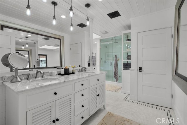 1012 10th Street, Manhattan Beach CA: https://media.crmls.org/medias/a2984a05-50f7-45f6-9c51-8d454614ff7f.jpg