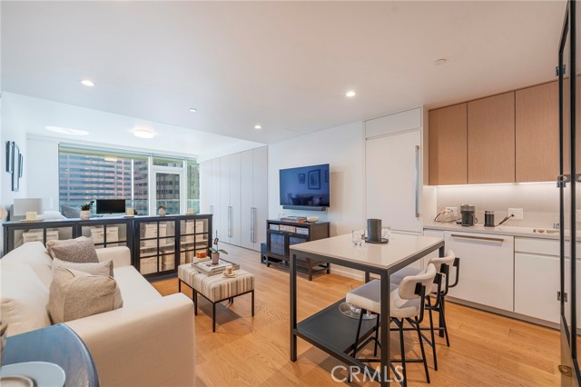 877 Francisco Street, Los Angeles CA: https://media.crmls.org/medias/a29875a7-4b4d-4548-9a11-c8104bb82f14.jpg