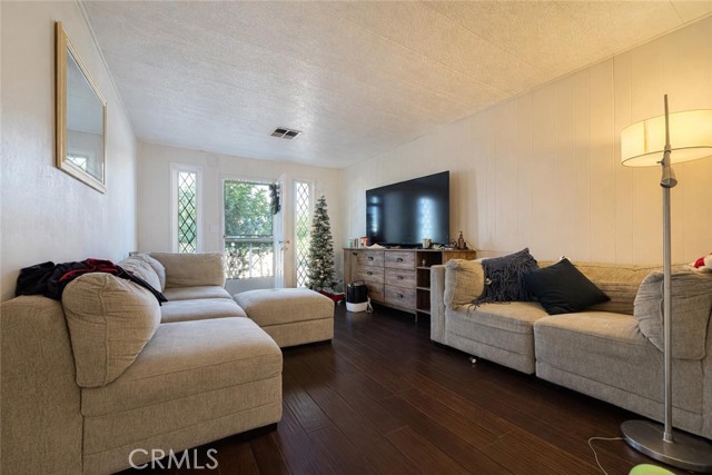 Detail Gallery Image 7 of 10 For 16600 Downey Ave #145,  Paramount,  CA 90723 - 3 Beds | 2 Baths
